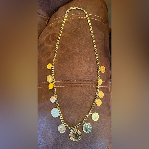 Jewelry - Vintage Gold Coin Pendant Necklace